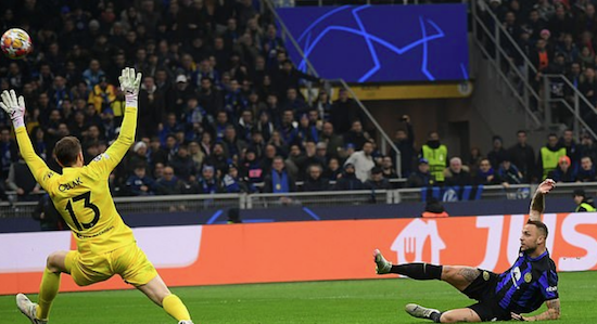 �C���e���̓A���i�E�g�r�b�`�̃S�[���ŃA�g���`�R�ɐ揟